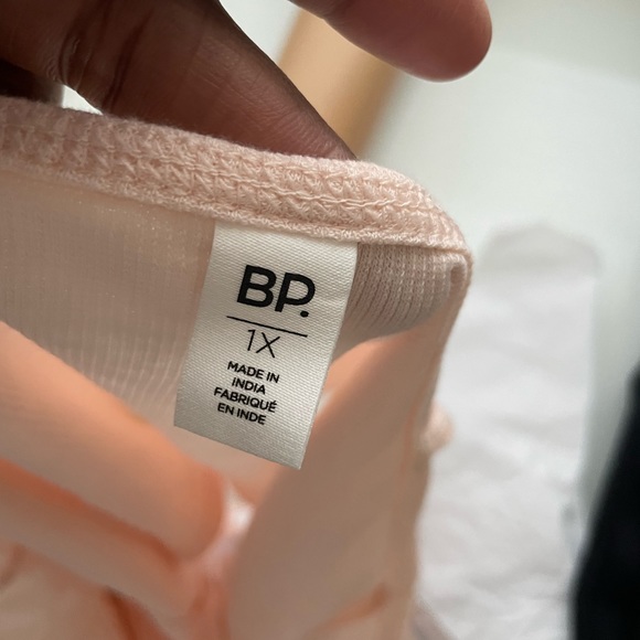 Snap Front Crop Camisole - Picture 6 of 7